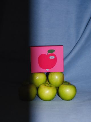 Chuť, která vrhá stín na všechno ostatní. Co čekat v šálku? ⚡️ Jiskru jablka Pink Lady. 🍯 Sladkost meruňkové marmelády. 🍫...