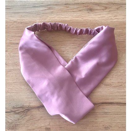 Čelenka z hedvábí Kiss