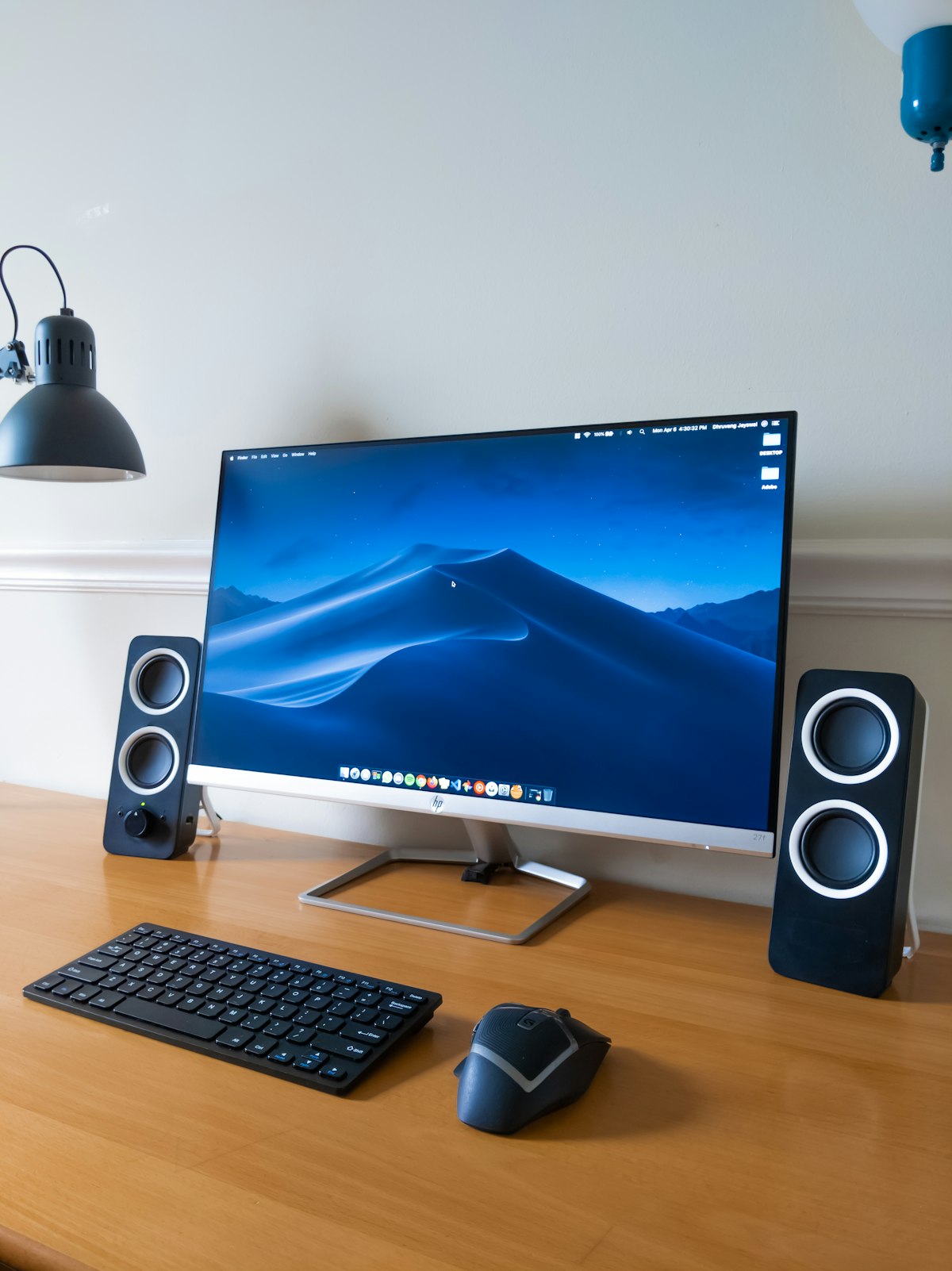 Dell UltraSharp U2422HE – professional USB-C monitor