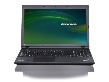Lenovo ThinkPad L540 – repasovaný 15,6'' pracovní notebook s HD displejem, numerickou klávesnicí, černým robustním tělem a zeleným pozadím s logem Lenovo.