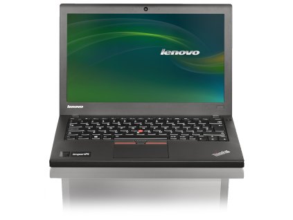 Repasovaný Lenovo ThinkPad X250 – otevřený notebook s matným displejem, firemní klávesnicí a trackpointem, focený čelně na bílém pozadí