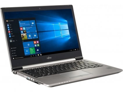 Repasovaný Fujitsu Lifebook U745 – otevřený tenký firemní notebook s matným displejem a nízkoprofilovou klávesnicí 