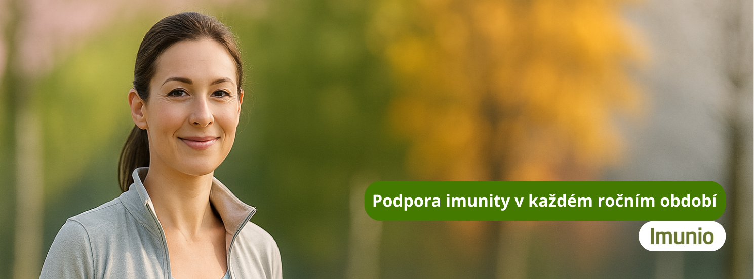 Mladá, zdravá žena užívající produkty imunio. Silná imunita v každém ročním období.