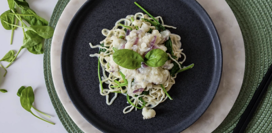 Krémové konjakové nudle s jemnou květákovou omáčkou