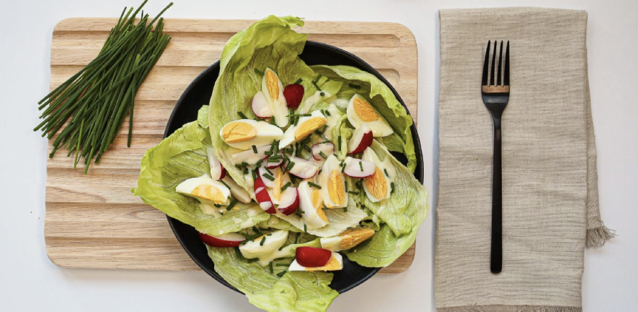 Vajíčkový salát s ředkvičkami a „Vajonézou“ bez výčitek