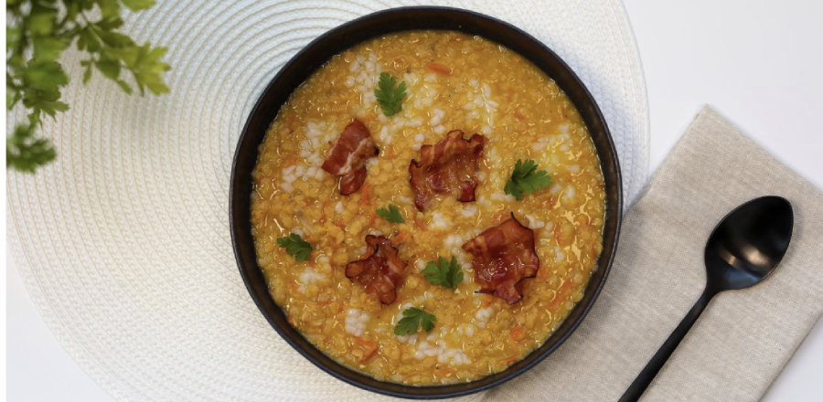 Čočková polévka se slaninou a rýží: Sytý oběd bez výčitek