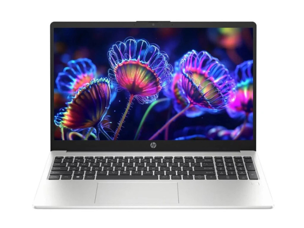 Notebook z nabídky inComputer s barevnou tapetou.