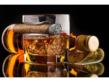 Pohár na whisky a cigaru