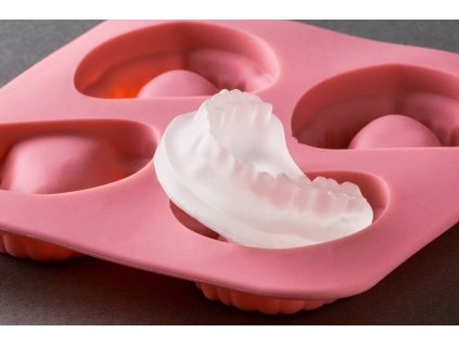 819 4 ledove zubni protezy 1