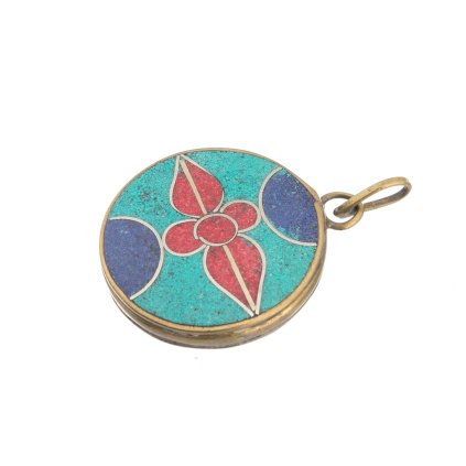 Vykládaný amulet z Nepálu