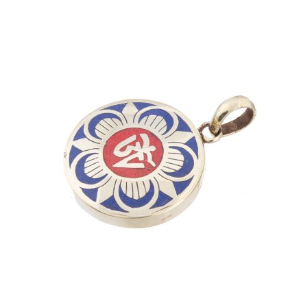 Kovový vykládaný amulet Óm z Nepálu