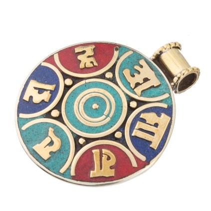 Amulet z mosazi Mantra vykládaný větší