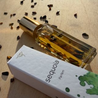 Hřejivý unisex parfém SEQUOIA. . . . #perfume #parfem #vanilka #jantar #unisex