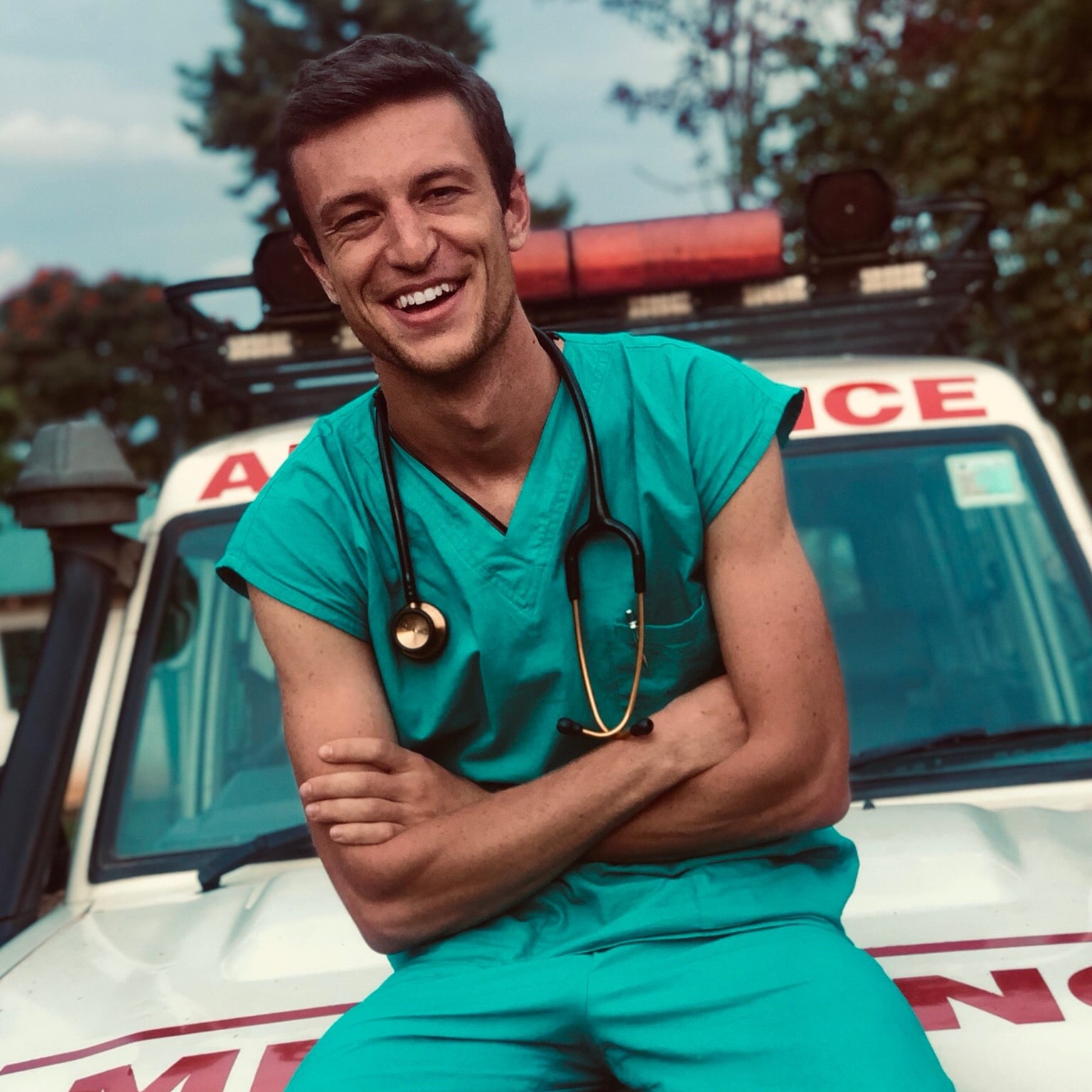 „Ne adjátok fel a hobbitokat” – mondja a híres zenész és orvos, Saxofrancis