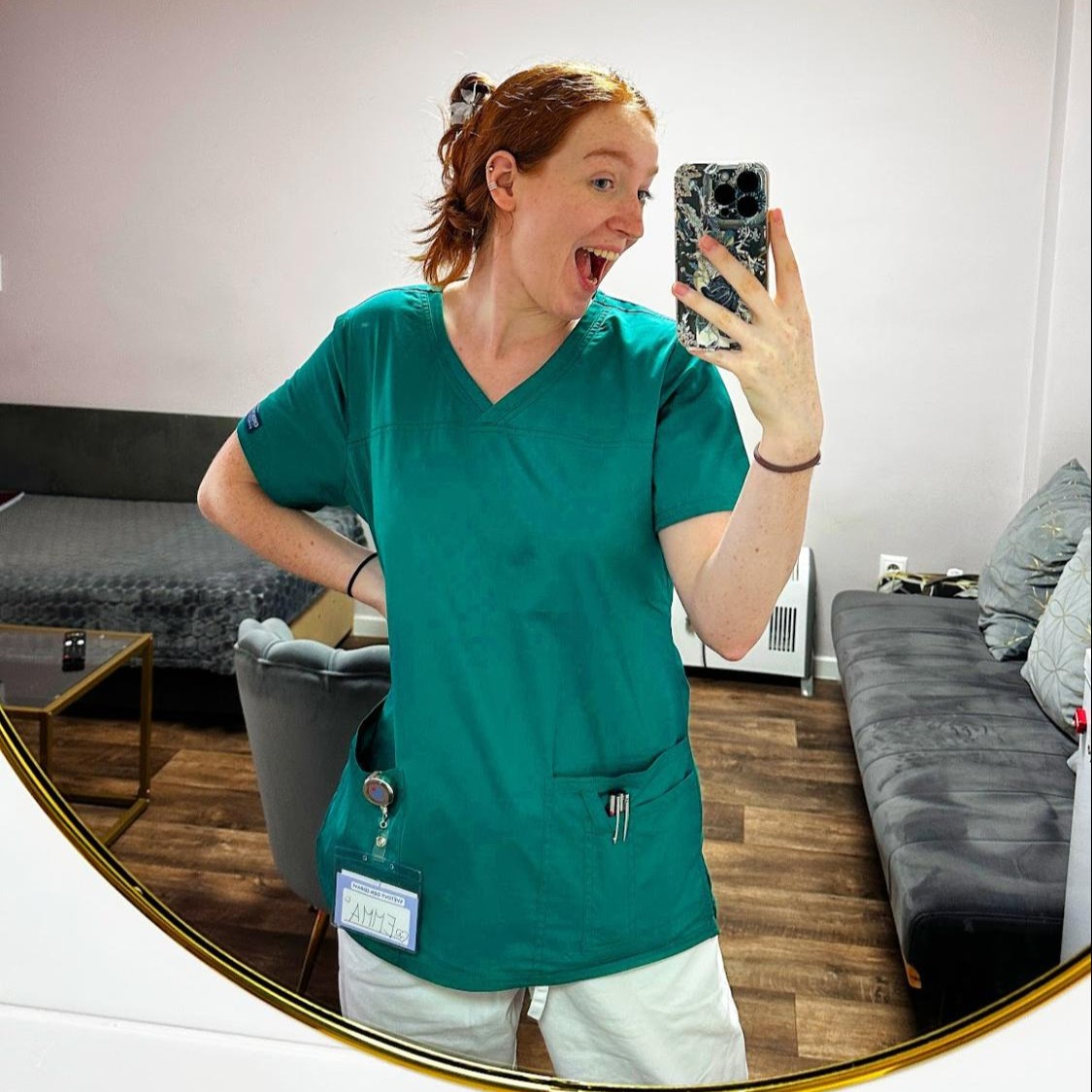 Prvá prax v nemocnici: „Ako prežiť Imposter syndróm a čo robiť, ak tvoj prvý kontakt s klinikou nebol práve „Grey’s Anatomy“, říká medička Emma