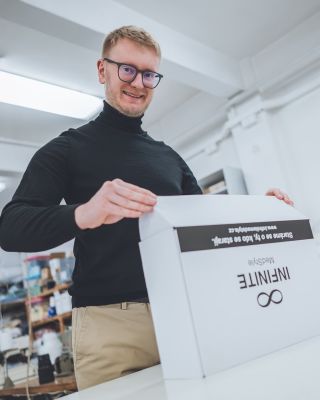 🚑 ZIMNÍ SLEVY, KTERÉ MAJÍ PŘESAH. ♻️Během zimních slev můžete u nás zachránit i produkty, které by jinak zůstaly stranou —...