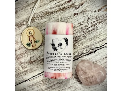 Šťastie a láska s lupeňami ruže