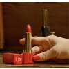 Rtěnka 011 – limitovaná edice  Apple Skin Lipstick 011 Alizarine x Opera De Paris