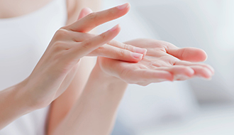 LANO-E GEL® – latexové rukavice, ktoré chránia aj ošetrujú pokožku