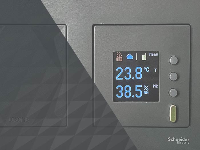 Barevný LCD panel integrovaný do Loxone