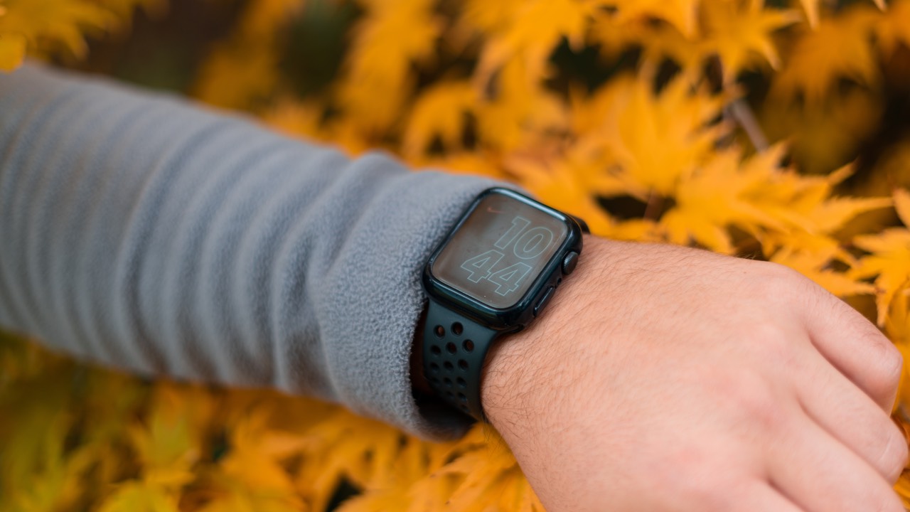 Jak změnit uspořádání na ciferníku hodinek Apple Watch?