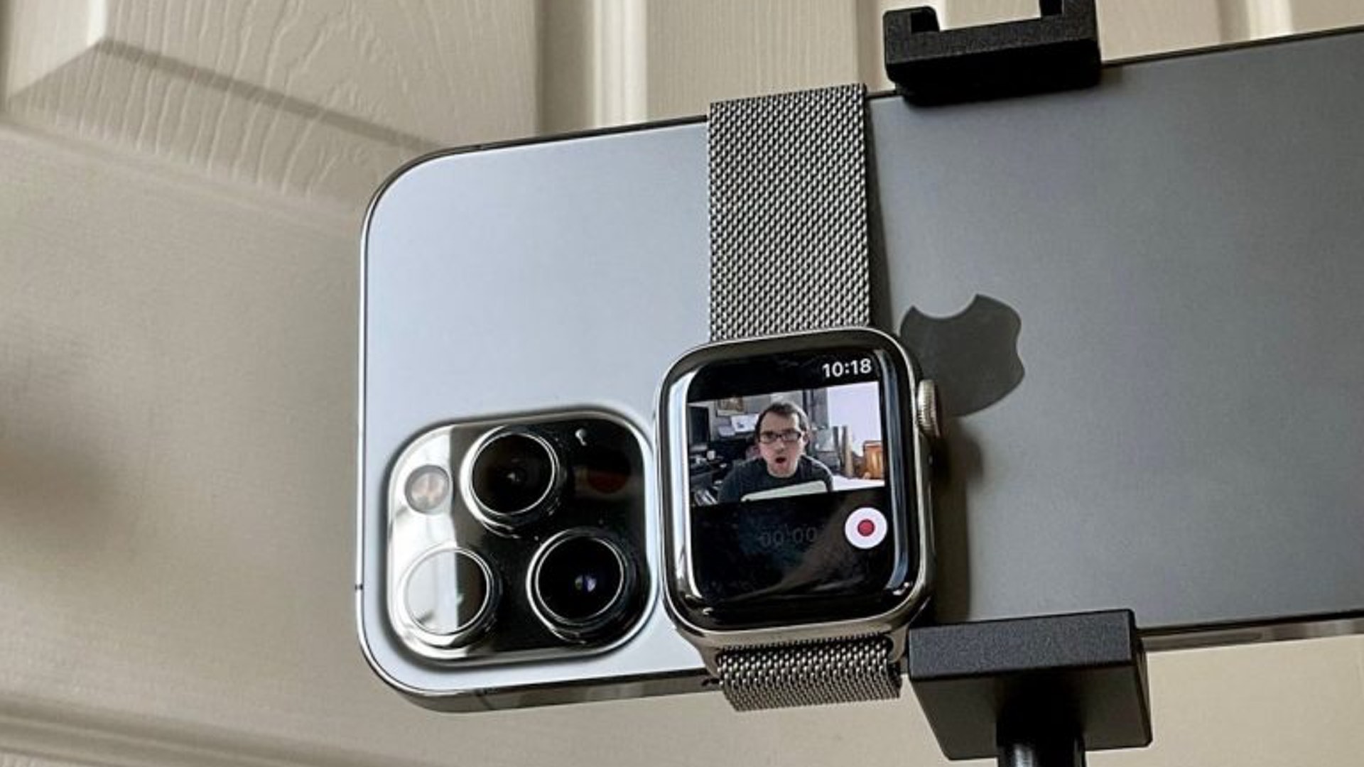 Viete ako používať hodinky Apple Watch, ako hľadáčik a diaľkové ovládanie fotoaparátu pre iPhone?