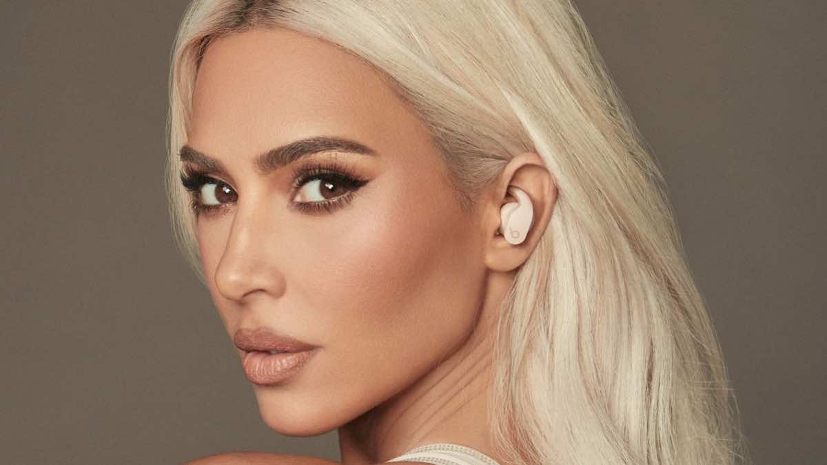 Apple sa spojil s Kim Kardashian vytvorili úžasné slúchadlá Beats Fit Pro