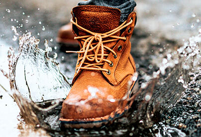 [NÁVOD] Návod na čistenie topánok: ako správne vyčistiť tenisky, obuv z umelej kože a semišové topánky a ako zabrániť ich ďalšiemu špineniu?