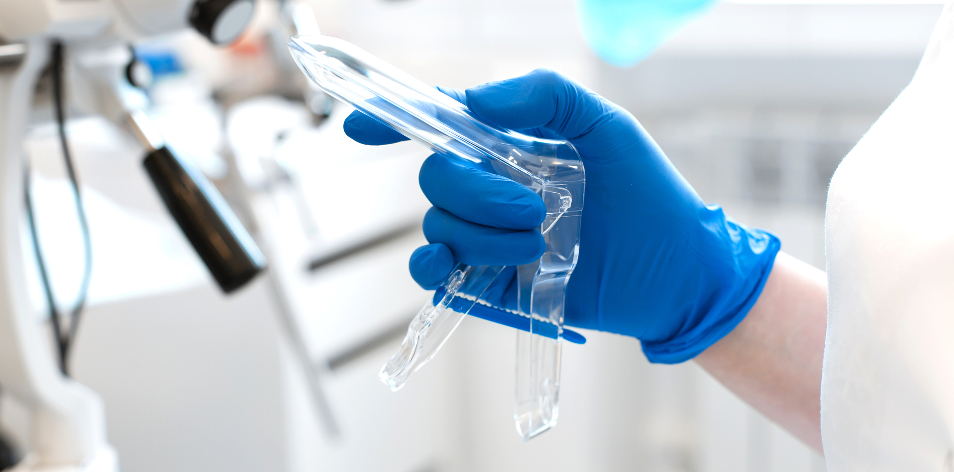 Jednorazové gynekologické zrkadlá (specula) s aretáciou