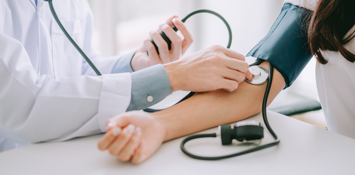 Spôsoby merania krvného tlaku a určenie hypertenzie