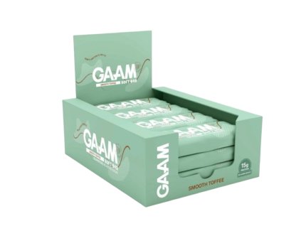 Box 12 kusů GAAM proteinových tyčinek Smooth Toffee – vysokoproteinová svačina s jemnou toffee příchutí, ideální pro sportovce, fitness a aktivní životní styl.