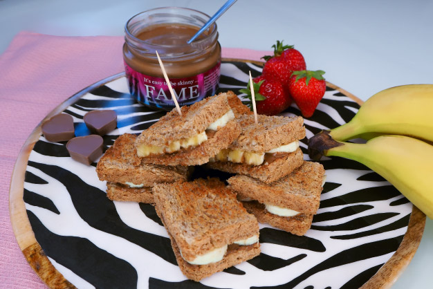 Sendvič s lískoořechovým máslem a banánem