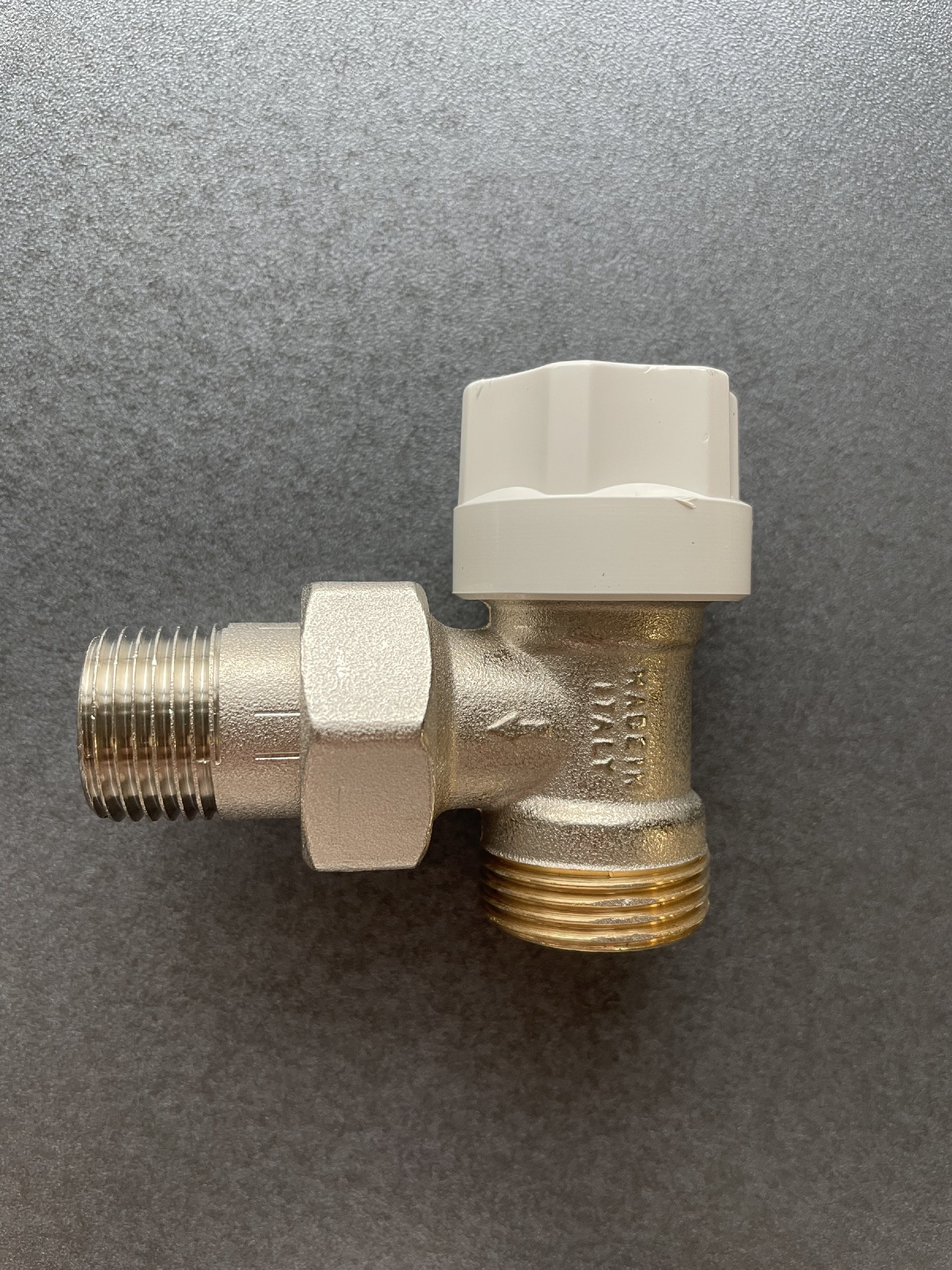 Termostatický ventil radiátorový - rohový 1/2" Eurokónus 3/4"