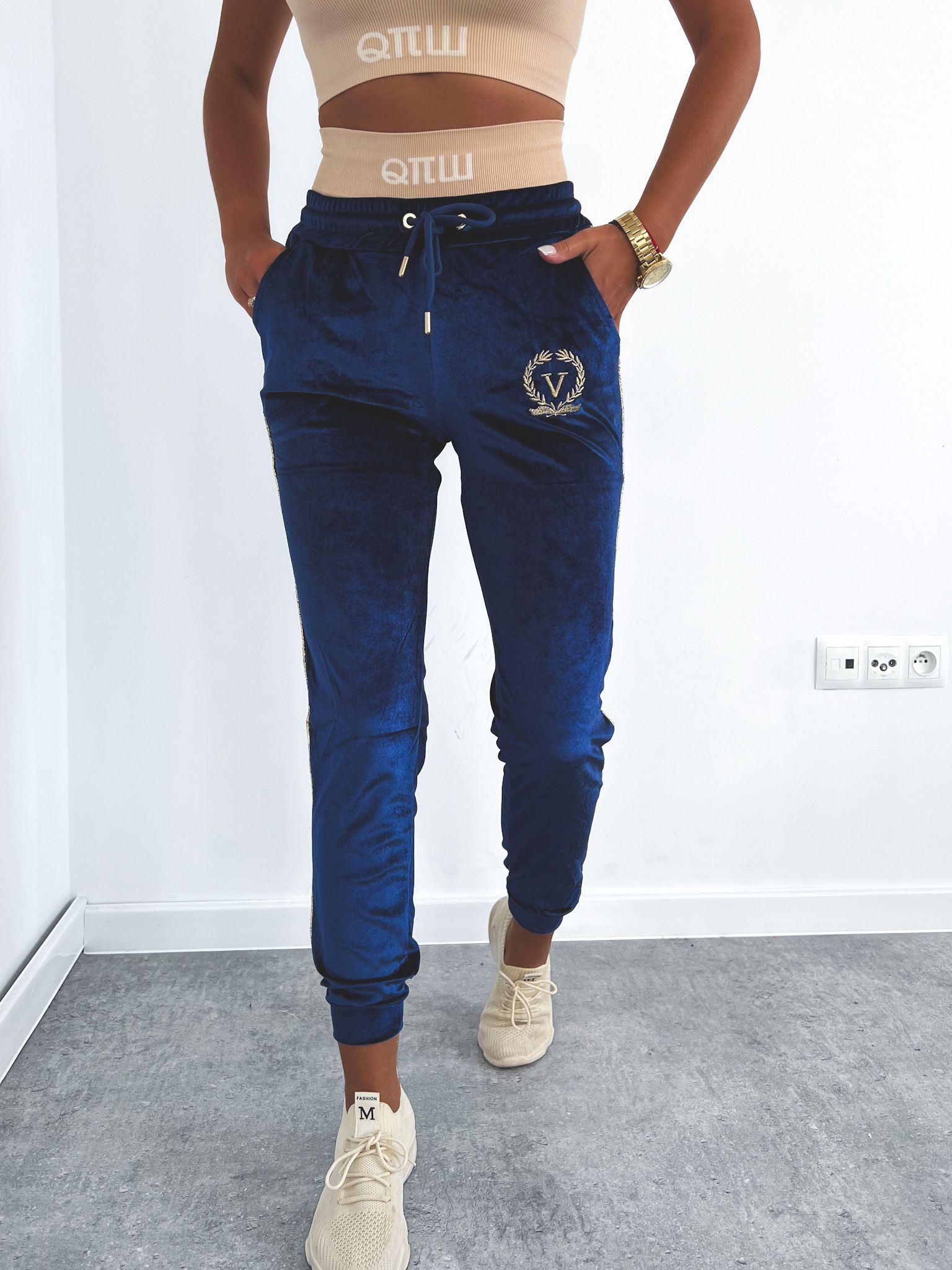 Velúrové tepláky Katy – modré Veľkosť: XL