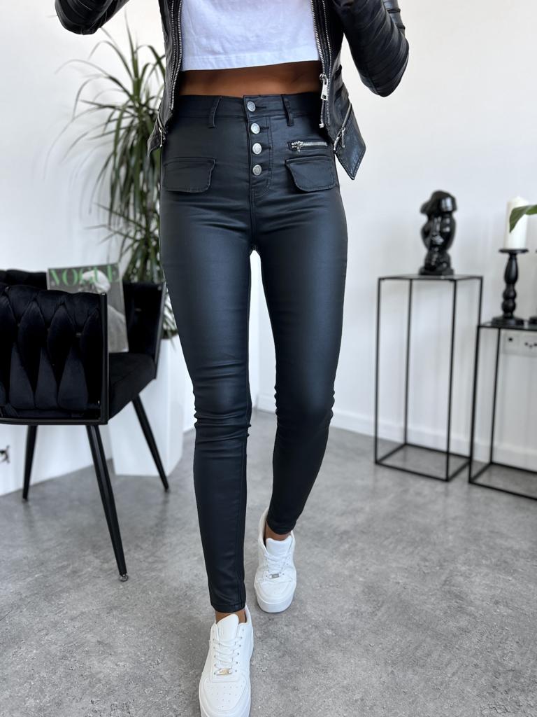 Elastické koženkové nohavice Kim – čierne Veľkosť: L