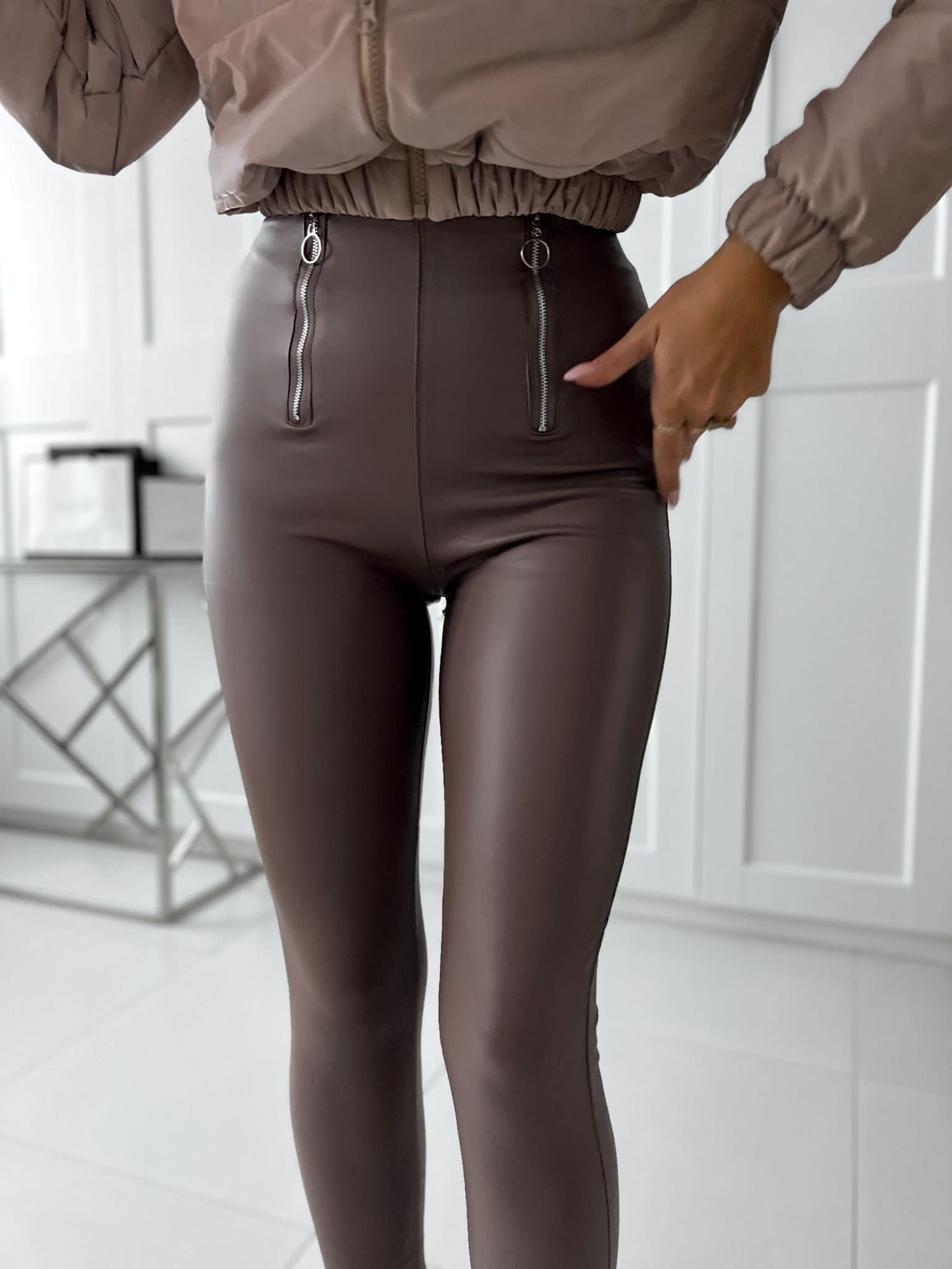 Koženkové legíny Jenny – hnedé Veľkosť: L/XL