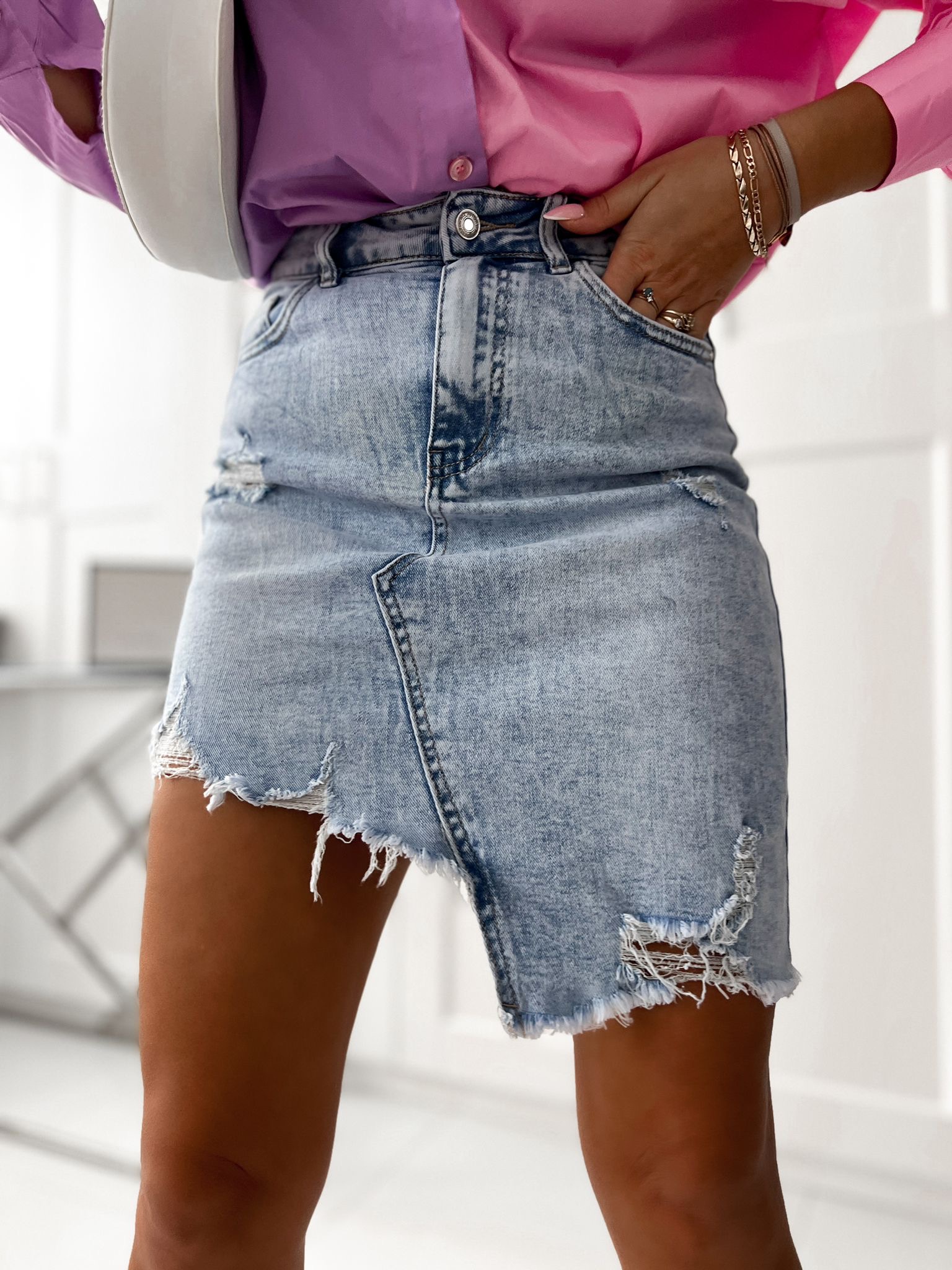 Potrhaná rifľová sukňa Erlin – modrá Veľkosť: XL