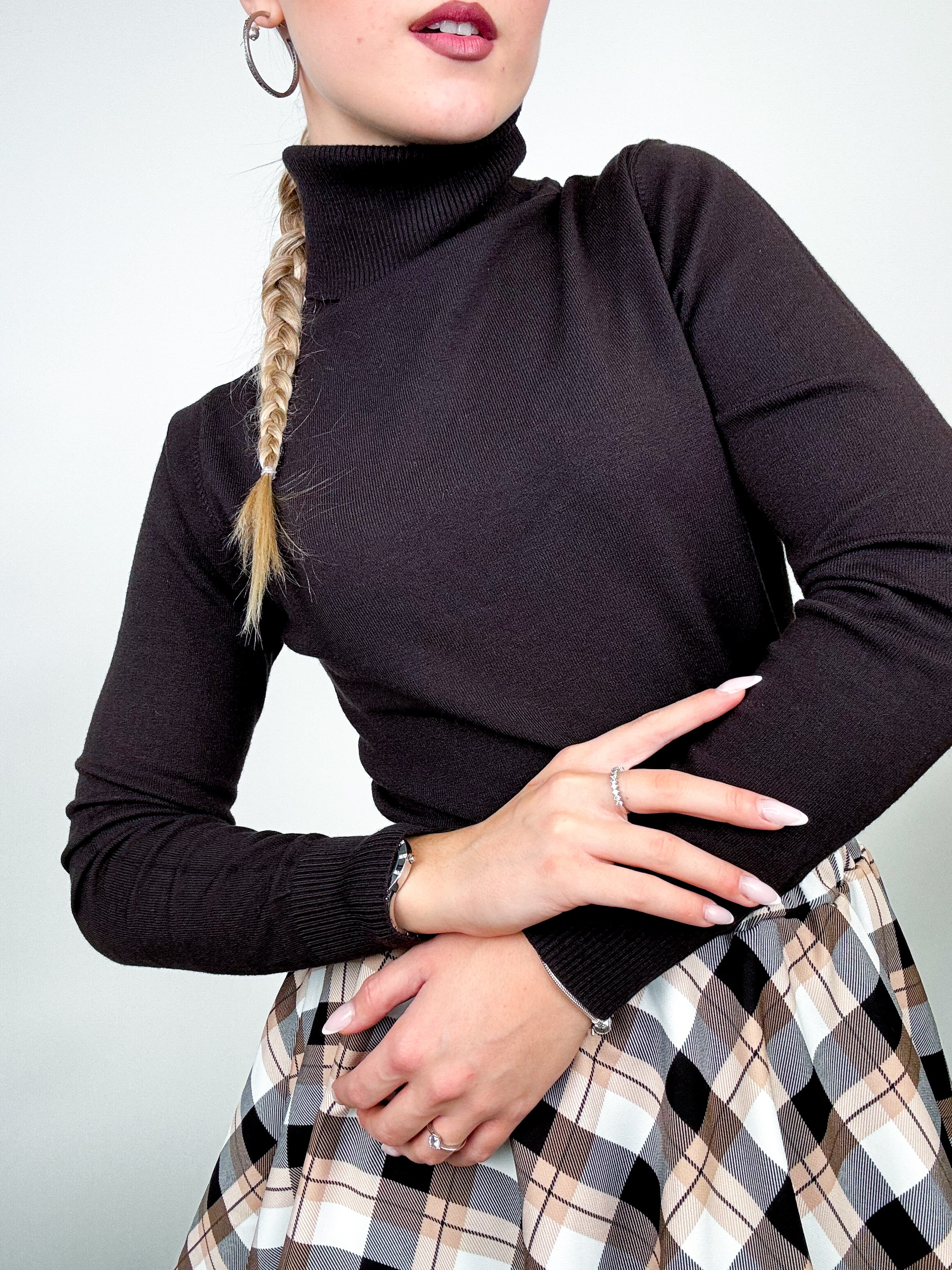 Hladký basic rolák Benna – tmavo hnedý Veľkosť: Univerzálna