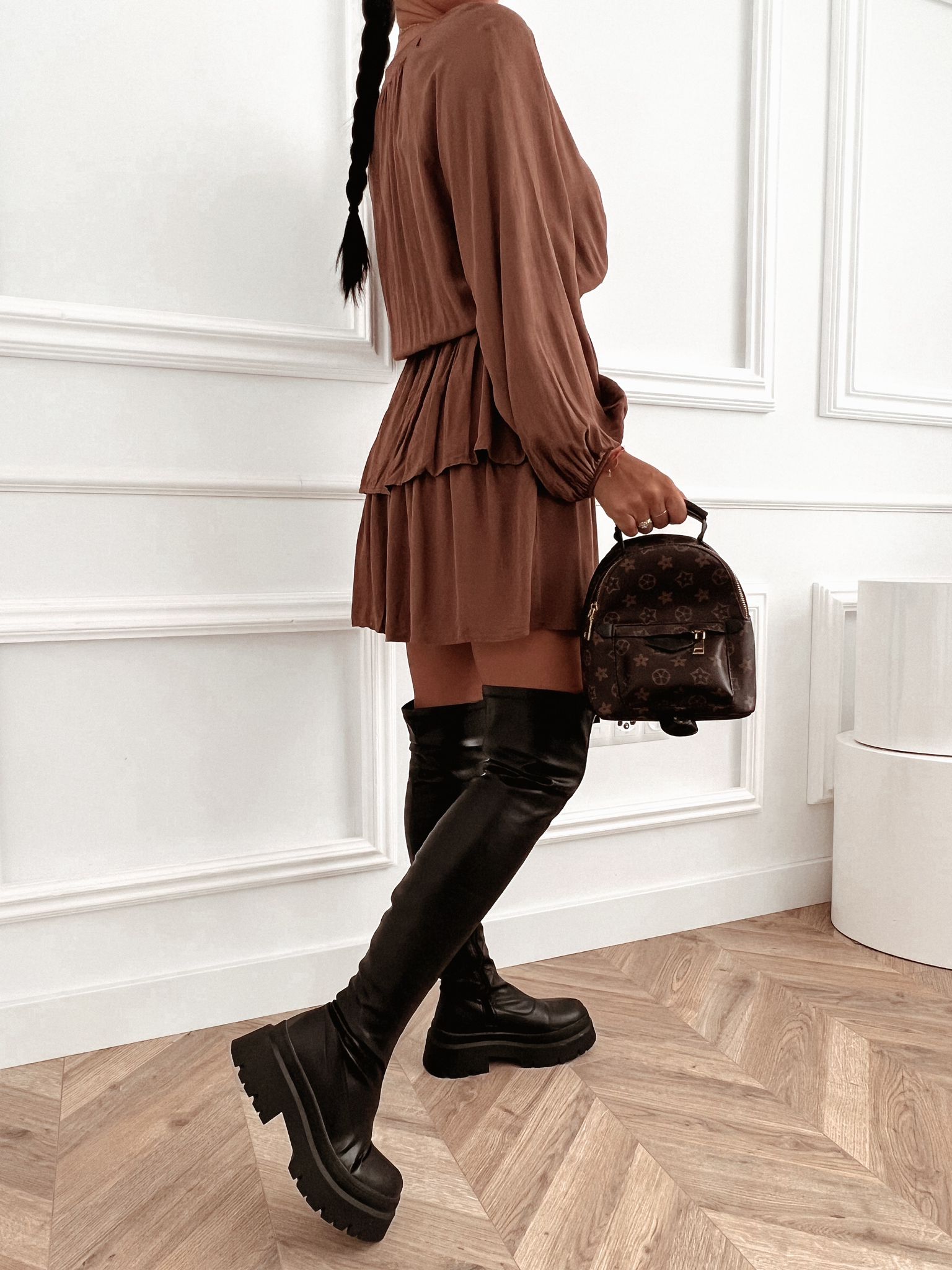 Bavlnené volánové šaty Leandra – hnedé Veľkosť: Univerzálna