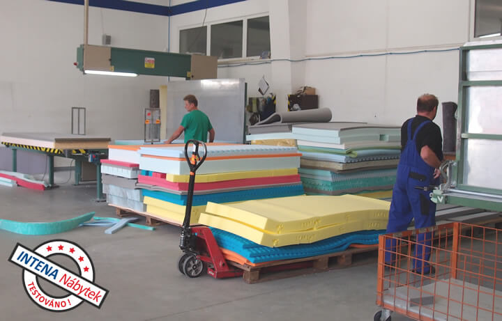 Víte jak se vyrábí matrace? Navštívili jsme výrobu...