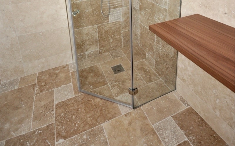 Koupelna z travertinu