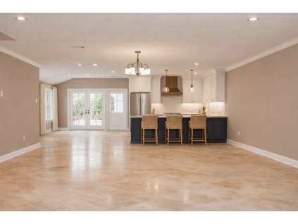 Leštěný travertin v interiéru