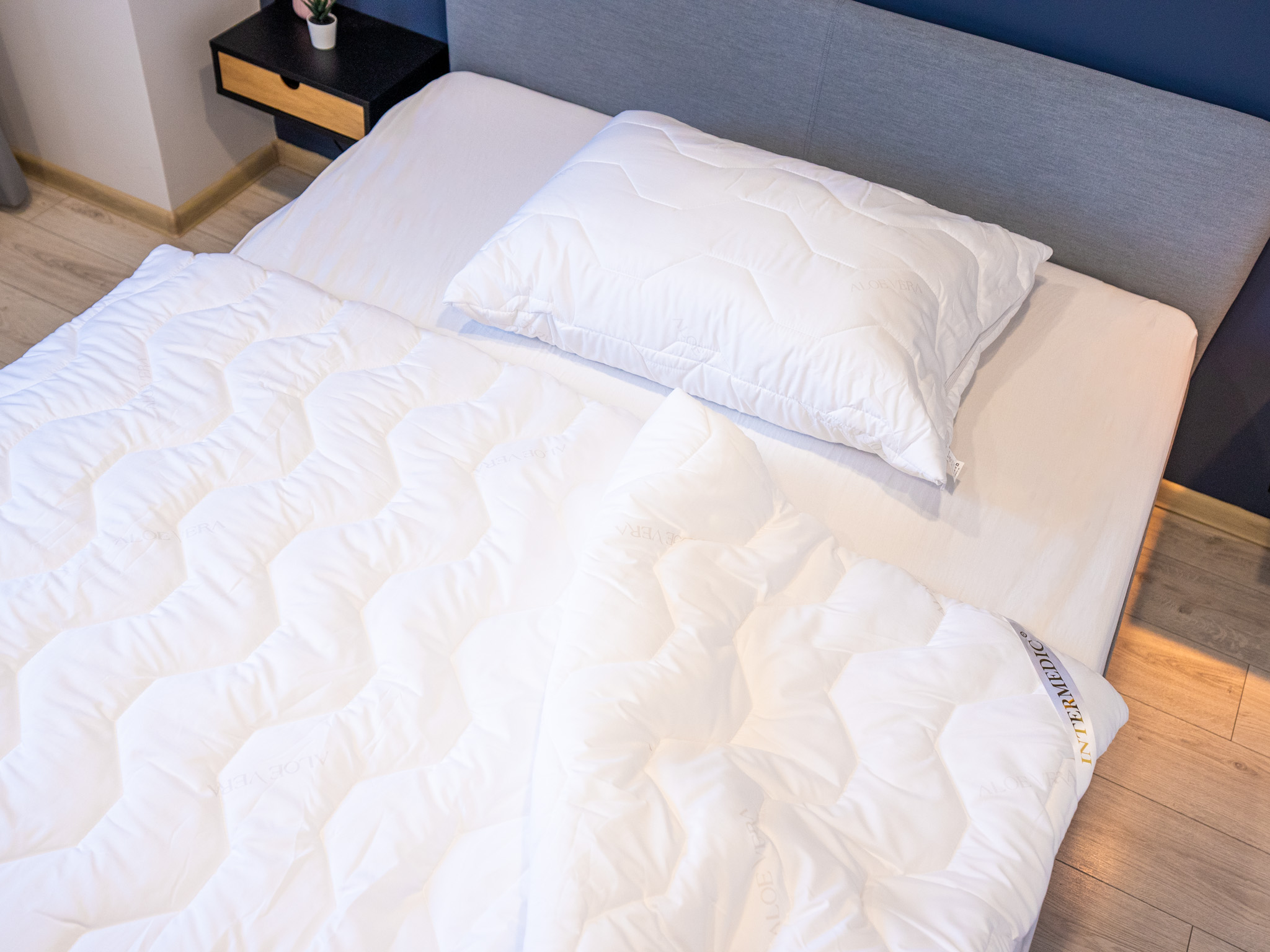 Set paplóna a vankúša s dutým vláknom