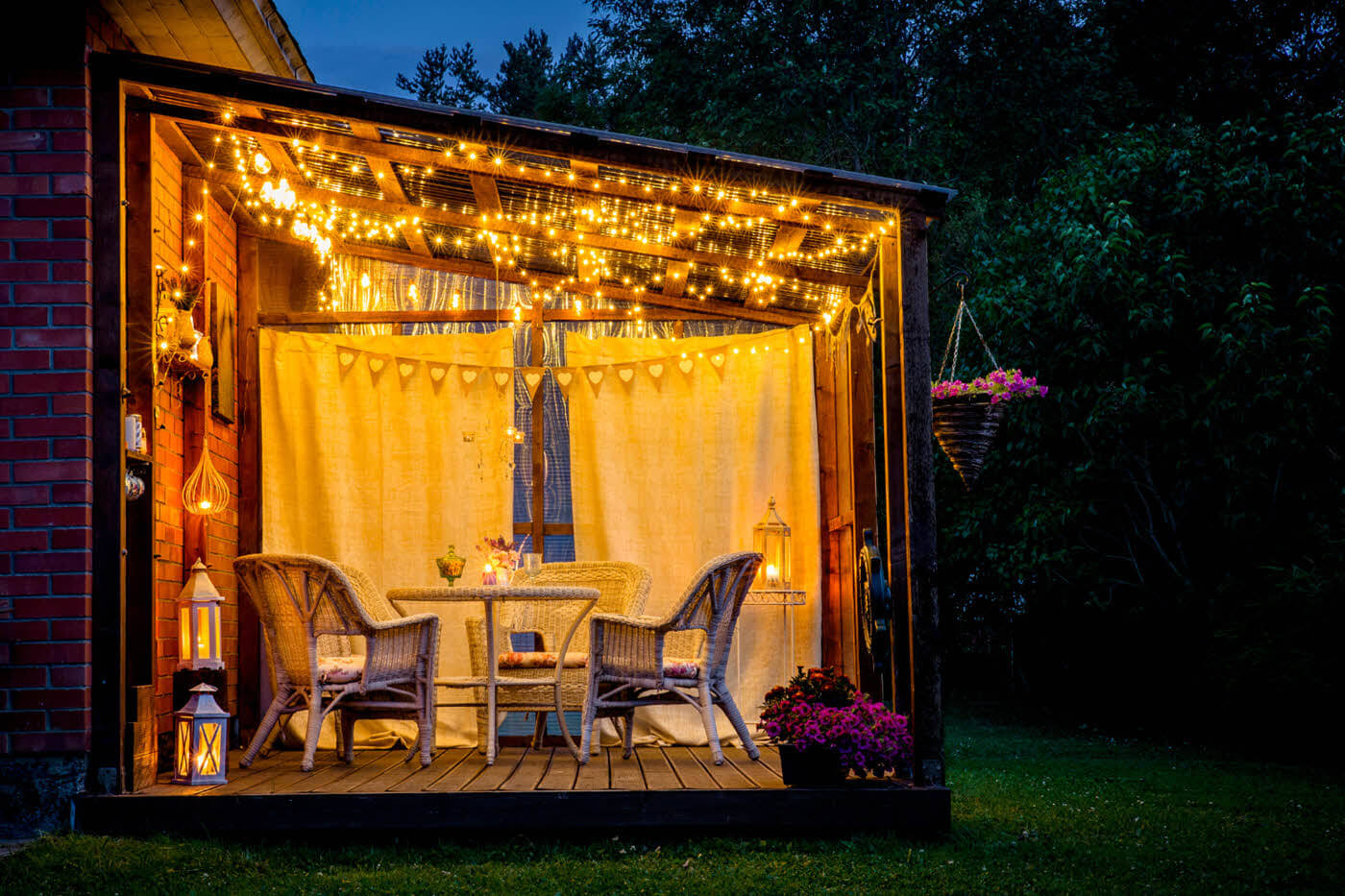 Jak osvětlit terasu či altán? Užitečné tipy pro vás