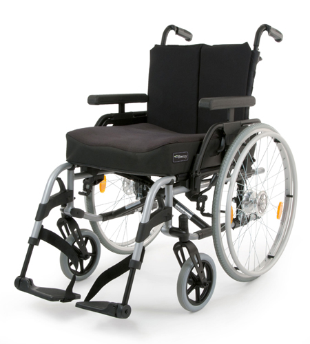 Nový mechanický invalidní vozík Breezy, šíře sedu 36 - 50 cm Šíře sedu: 50 cm