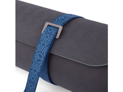 915pb yoga yogamatten tragegurt gemustert peace blau close up