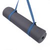 915pb yoga yogamatten tragegurt gemustert peace blau haengend (1)