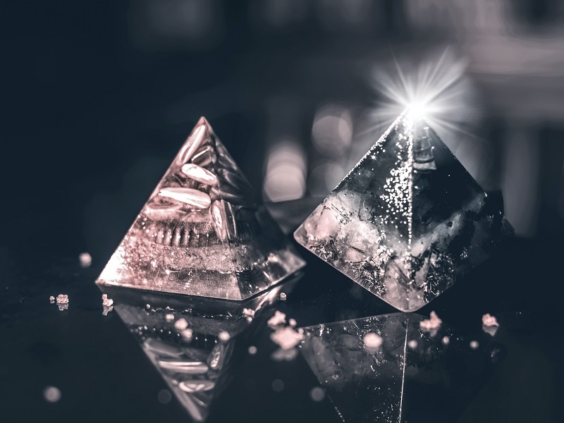 diamanty_pyramidy_800x600