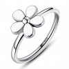 Stříbrný prsten s květinkou v retro stylu