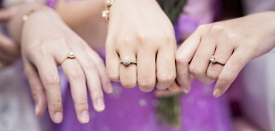 Na ktorej ruke nosiť zásnubný prsteň